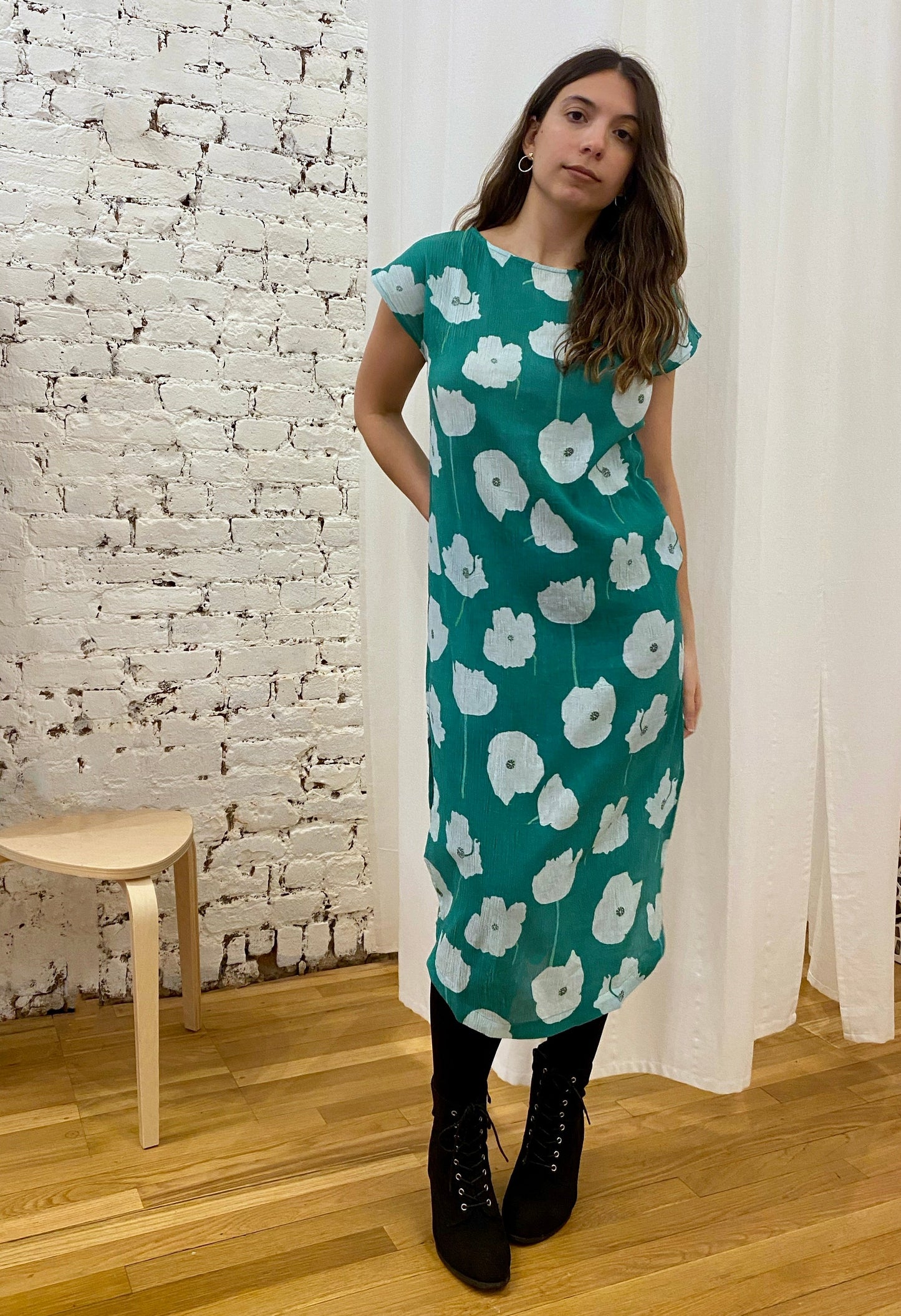 Caftan in Cotton Crepe: White Poppies on Emerald